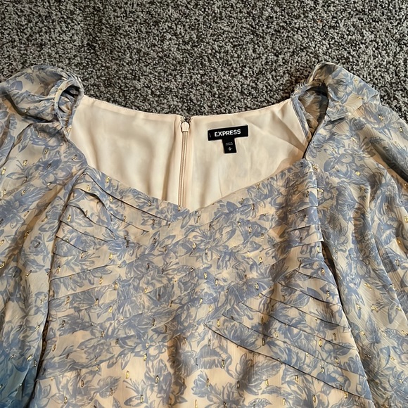 express balloon sleeve blouse - Picture 2 of 5